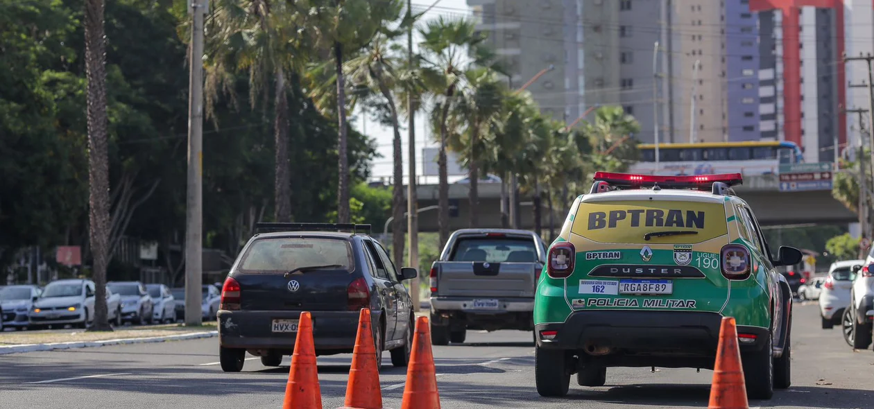 Viatura do BPTRAN esteve presente no local