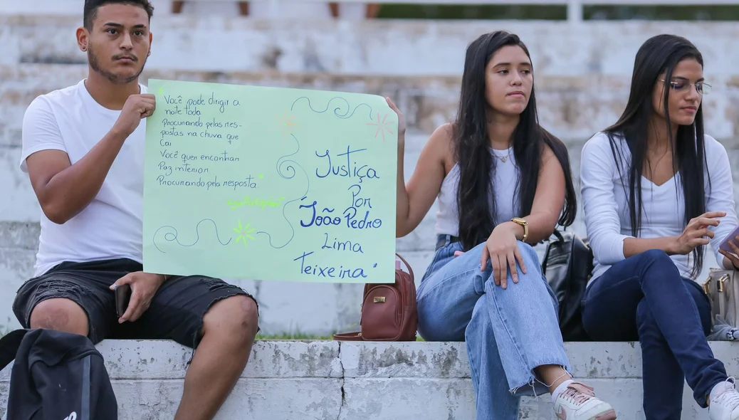 Vigília em homenagem a João Pedro