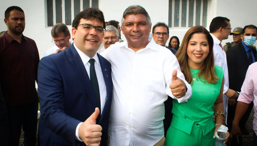 Zé Henrique ao lado do Governador