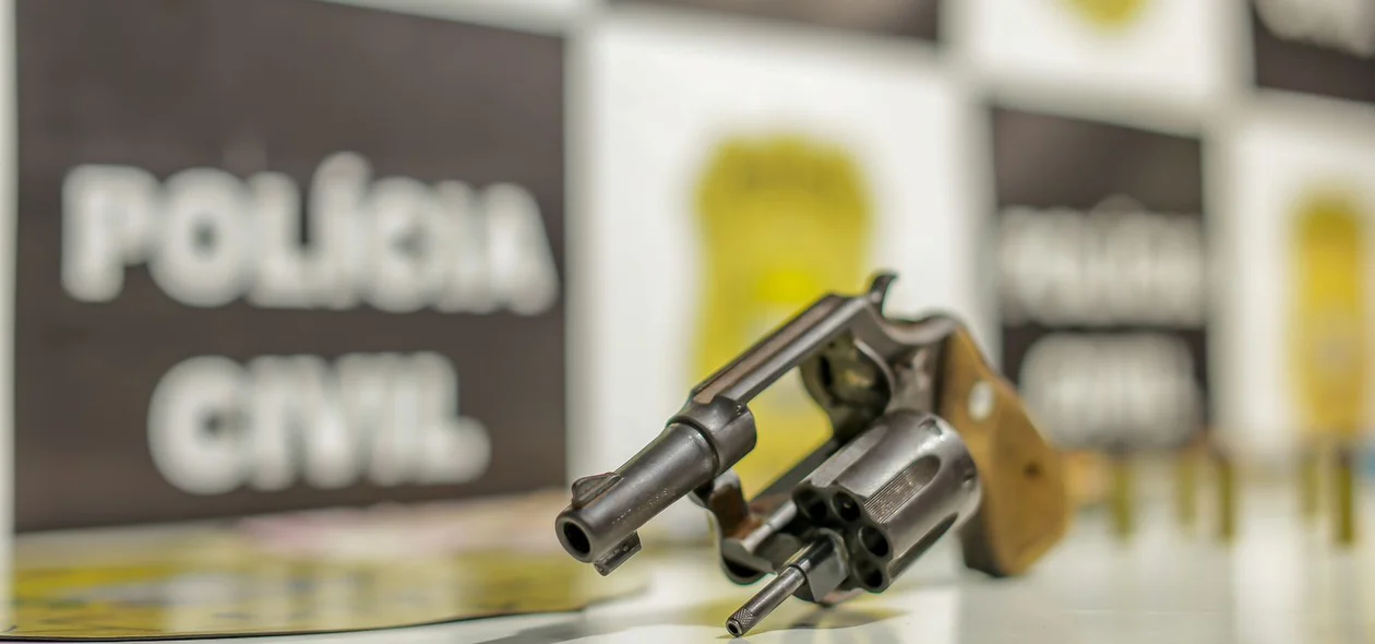 A acusada vai responder por posse ilegal de arma de fogo