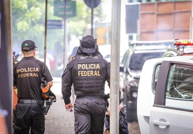 Agentes da Polícia Federal em operação