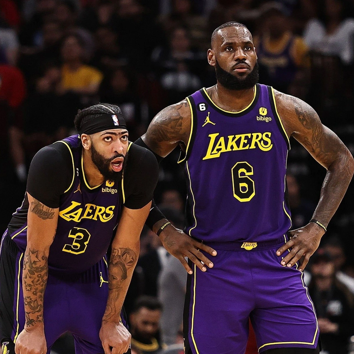 Anthony Davis e LeBron James na vitória diante do Jazz