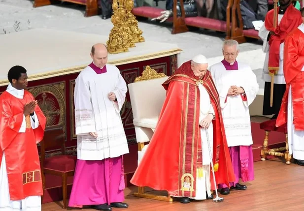 Após ter alta, papa Francisco participa da missa de Domingo de Ramos
