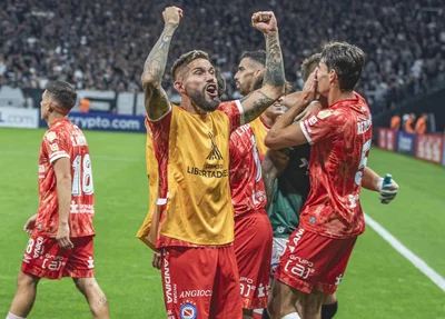 Argentinos Juniors derrota Corinthians e assume liderança no Grupo E