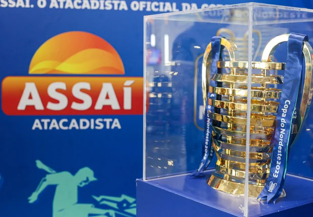 Assaí recebe taça da Copa do Nordeste