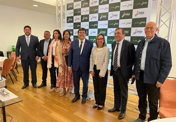 Assinatura de memorando de entendimento com empresários