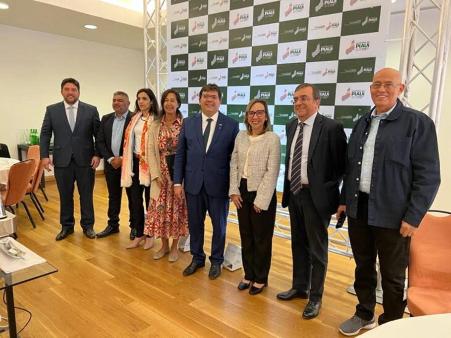 Assinatura de memorando de entendimento com empresários