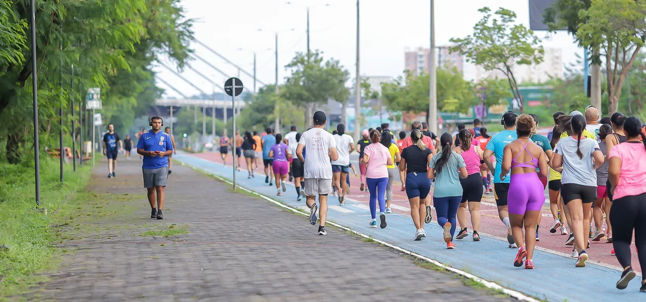 Atletas compareceram a Corrida Solidária realizada pela Rede Feminina de Combate ao Cãncer