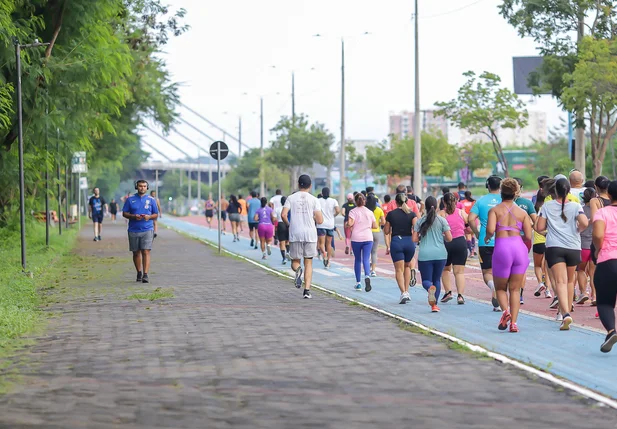 Atletas compareceram a Corrida Solidária realizada pela Rede Feminina de Combate ao Cãncer