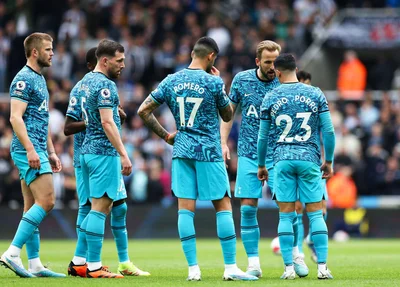 Atletas reunidos durante confronto com Newcastle