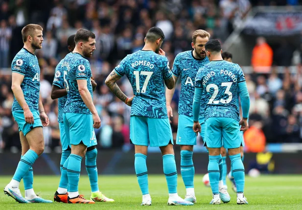 Atletas reunidos durante confronto com Newcastle