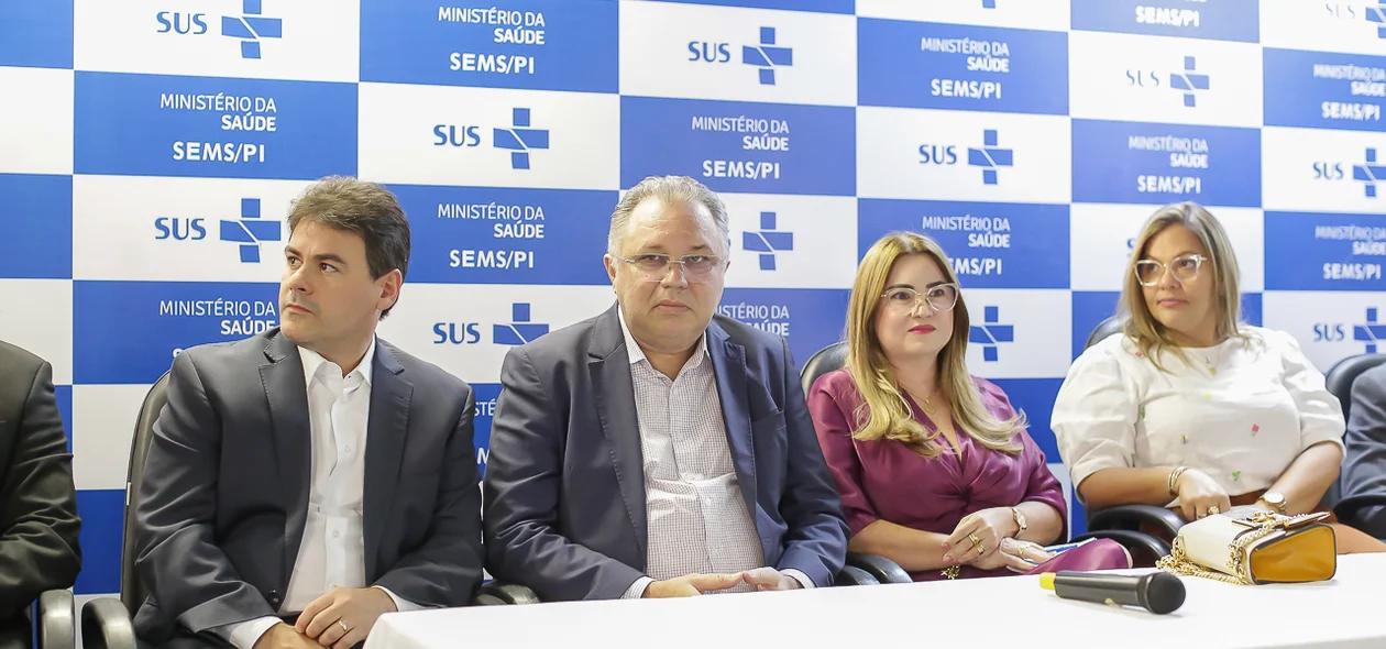 Autoridades na solenidade