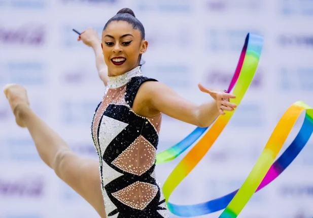 Bárbara Domingos conquista ouro na fita no Grand Prix