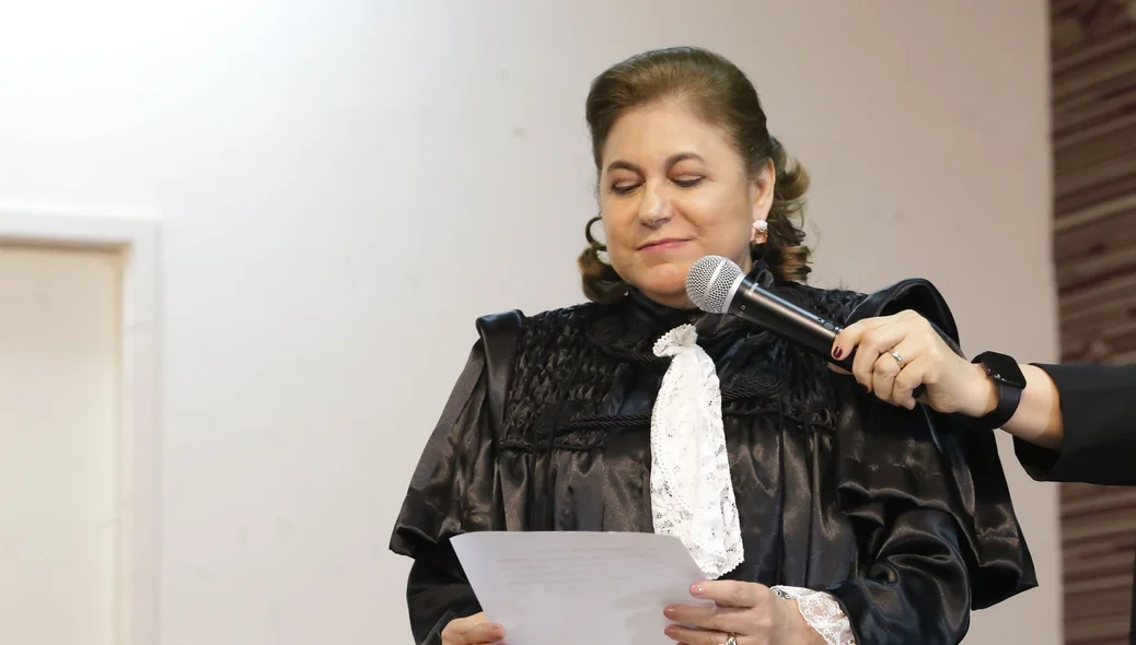 Basiliça Alves durante discurso