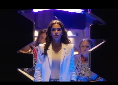 Bruna Marquezine no trailer de Besouro Azul