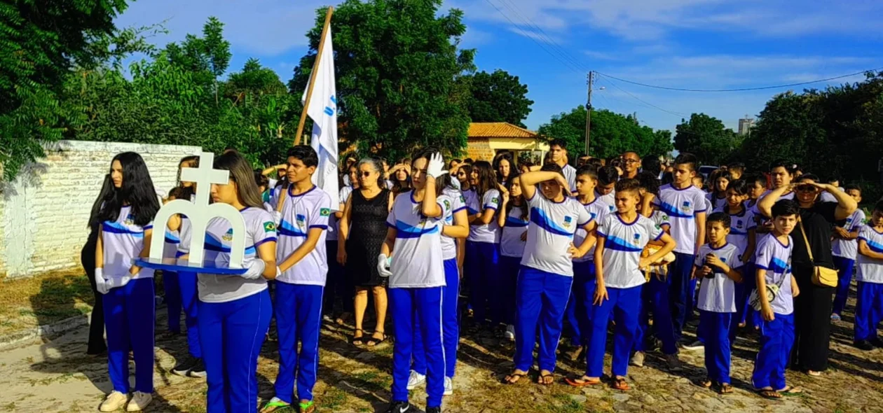Caminhada aconteceu nesta quinta