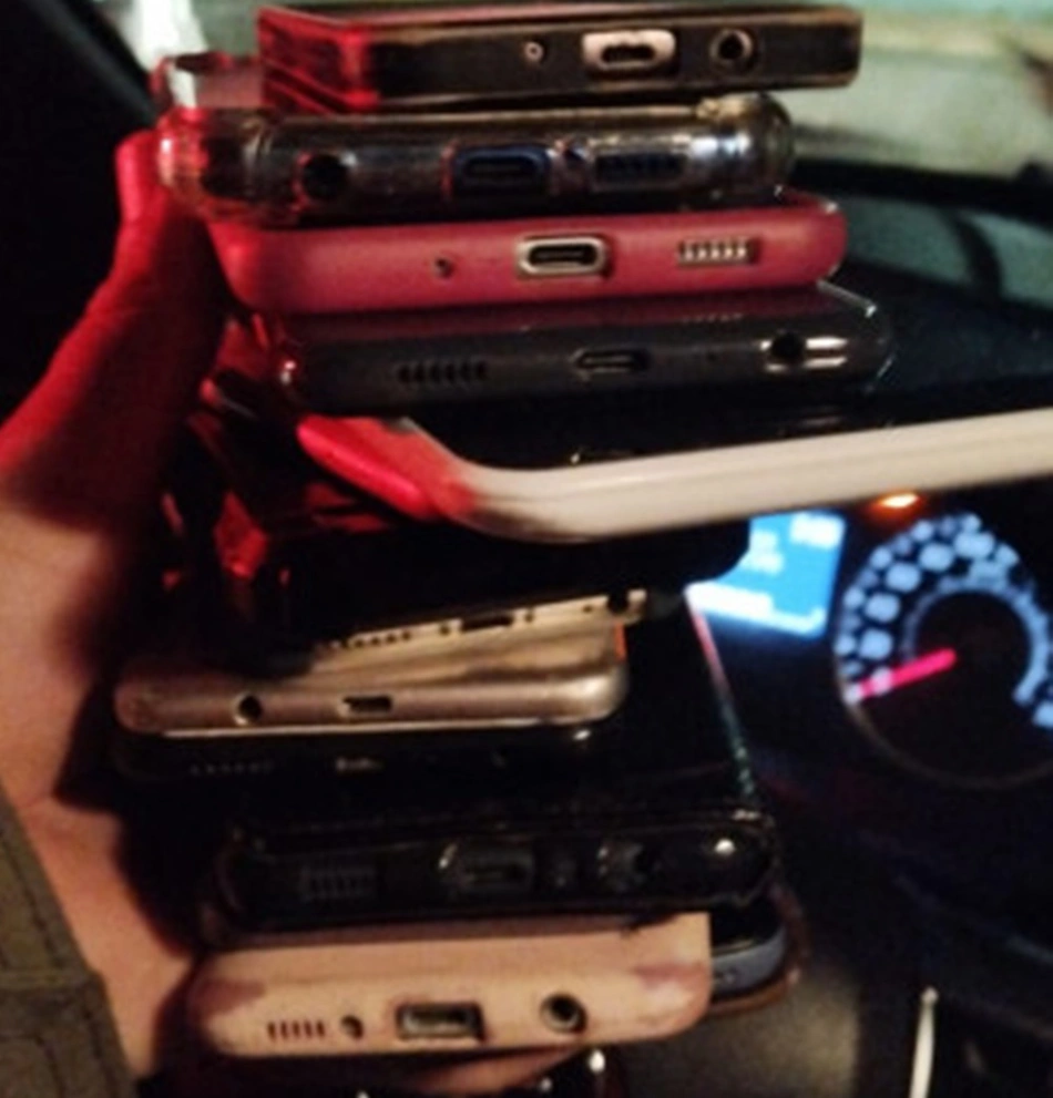 Celulares apreendidos em posse dos adolescentes