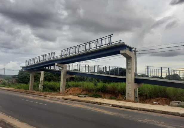 Construção de passarela na BR 316 em Teresina