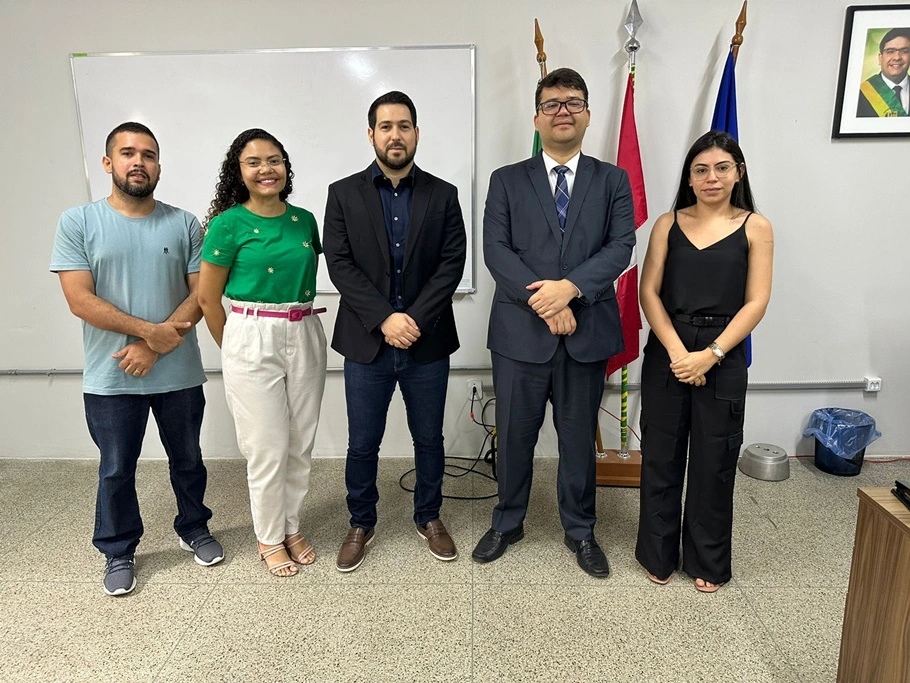 Convocados da Polícia Civil com o deputado Felipe Sampaio e o secretário de Segurança Chico Lucas