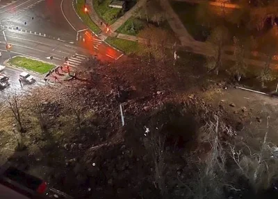 Cratera formada pela bomba na cidade de Belgrod