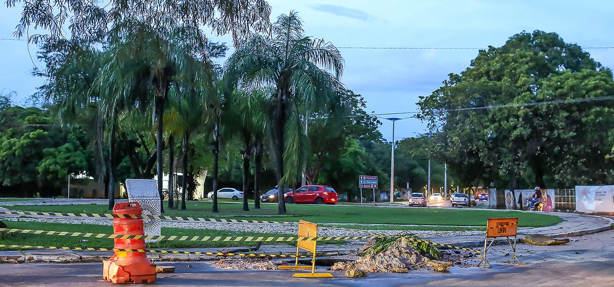 Cratera se abriu no Balão da UFPI