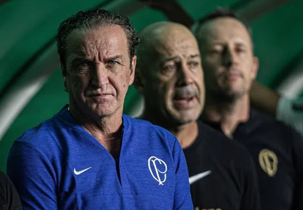 Cuca anuncia sua saída do Corinthians
