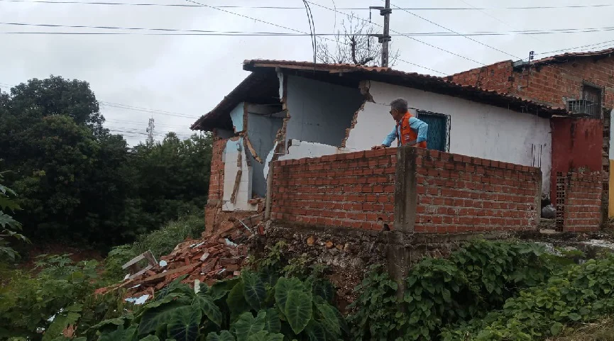 Defesa Civil na Vila da Paz, zona sul de Teresina