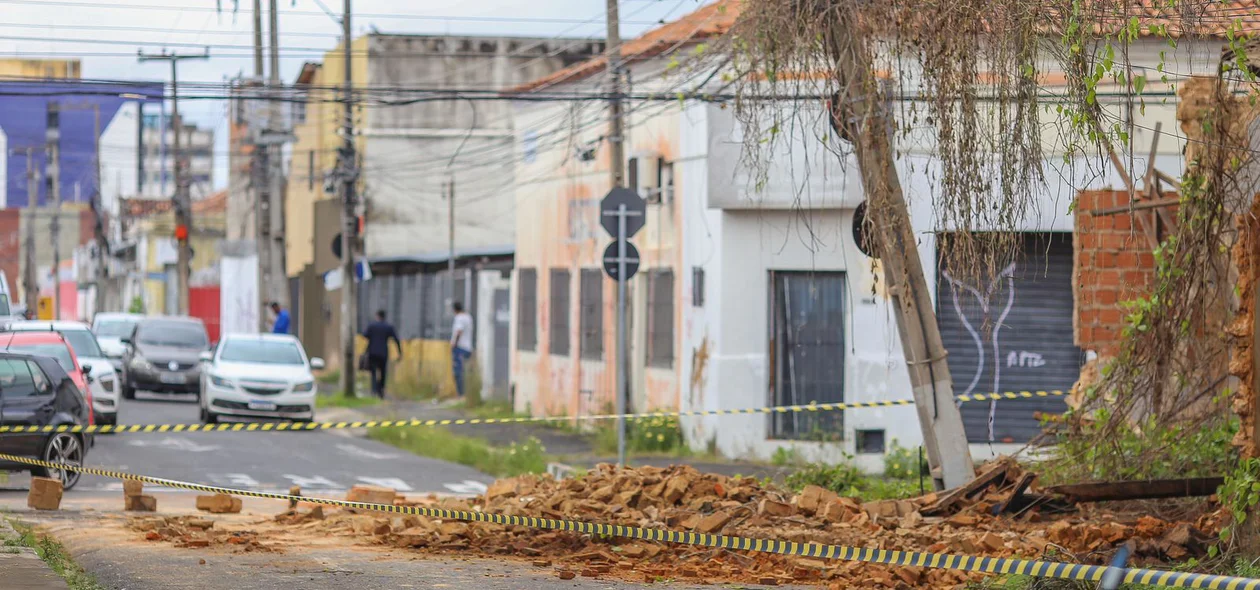 Destroços na Rua 24 de Janeiro