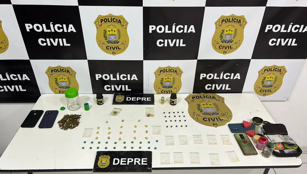 Drogas apreendidas pela DEPRE com o modelo Yure Portela