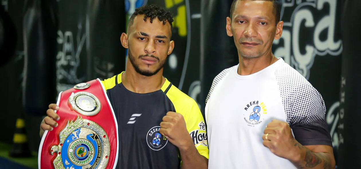 Eduardo e seu treinador Marcos com o cinturão de Campeão Brasileiro