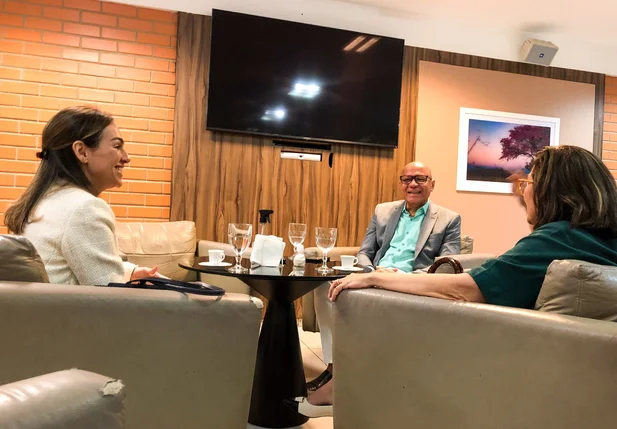 Encontro entre o presidente da Alepi, Franzé Silva e a primeira-dama do Estado, Isabel Fonteles