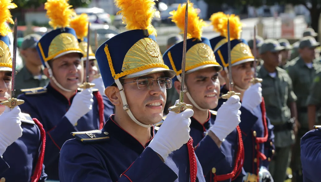 Entrega do Espadim Tiradentes aos alunos oficiais do 1º ano do curso de formação