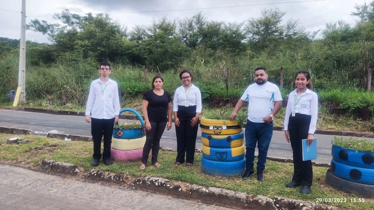 Equipe da SEMDUH com a idealizadora do Projeto 11 Horas, Elineide Sales, e liderança do Pedro Balzi, Denizart Ribeiro