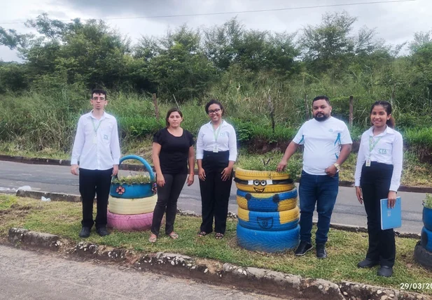 Equipe da SEMDUH com a idealizadora do Projeto 11 Horas, Elineide Sales, e liderança do Pedro Balzi, Denizart Ribeiro