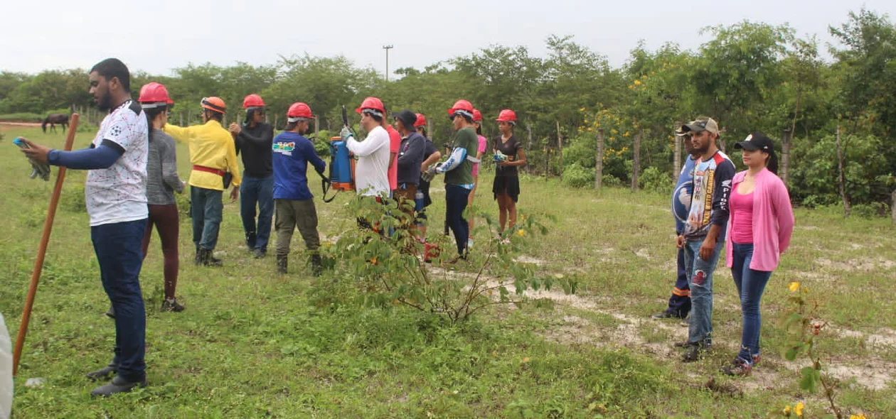 Equipes em treinamento para do curso de Capacitação em Combate a Incêndios Florestais
