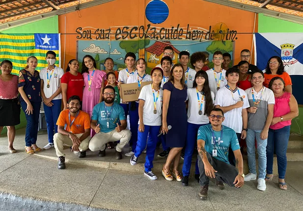 Escola Jornalista João Emílio Falcão tem aluna premiada em olímpiada