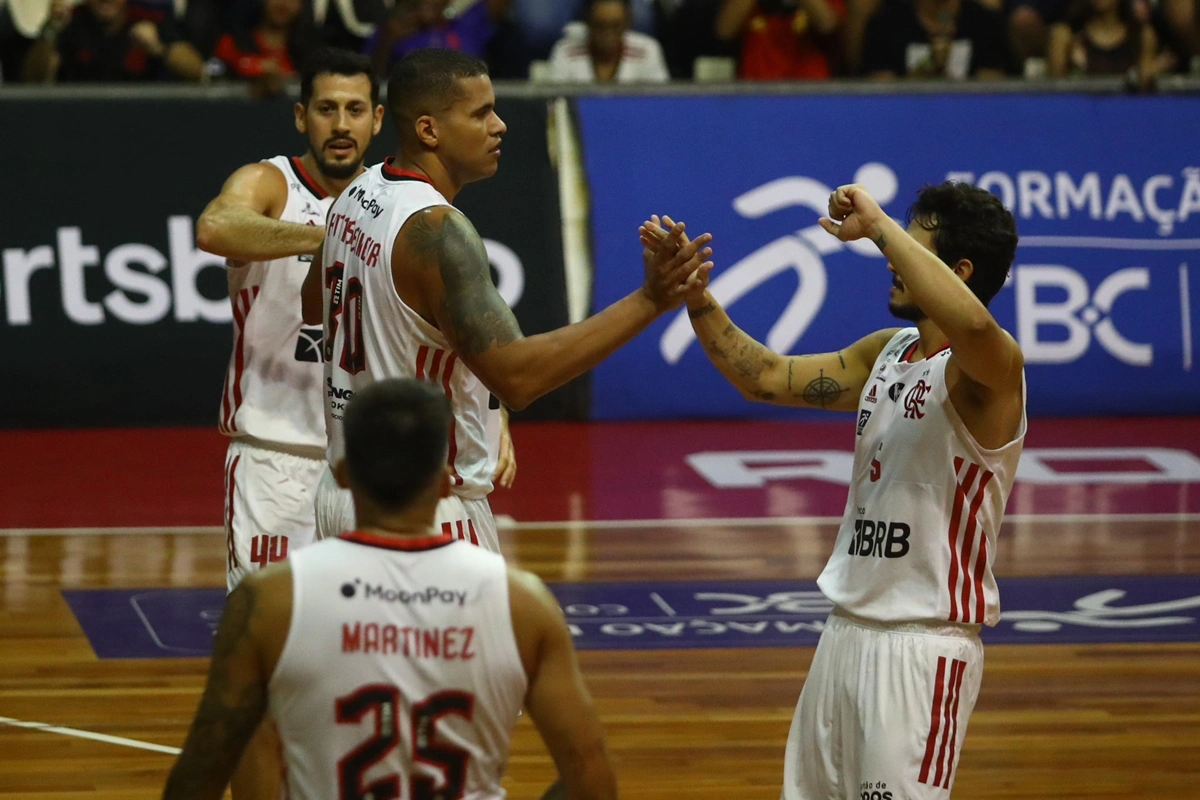 Flamengo vence Bauru por 90 a 58