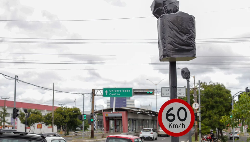 Foram isolados os radares instalados por toda a avenida