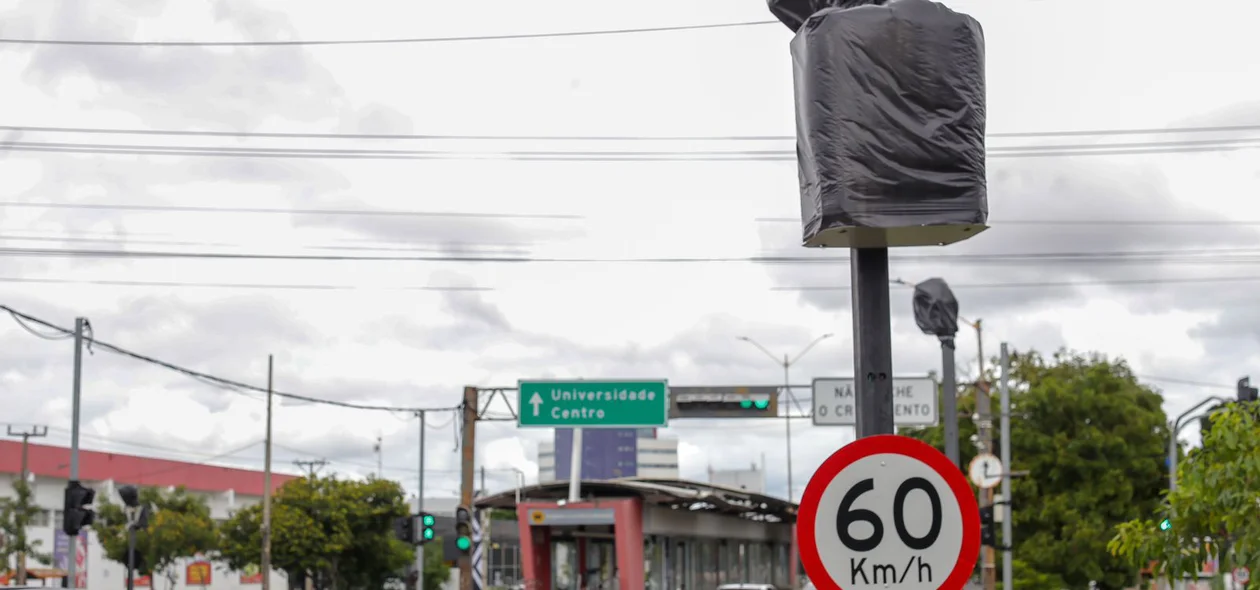 Foram isolados os radares instalados por toda a avenida