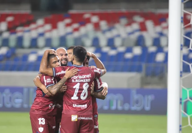 Fortaleza vence e se classifica para as oitavas