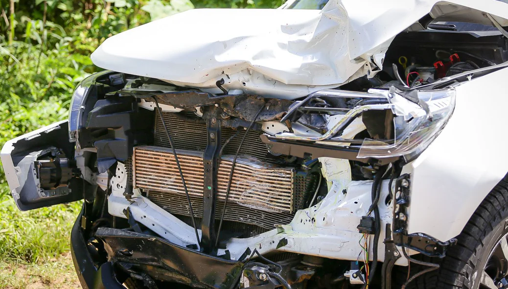 Frente da S10 totalmente destruída
