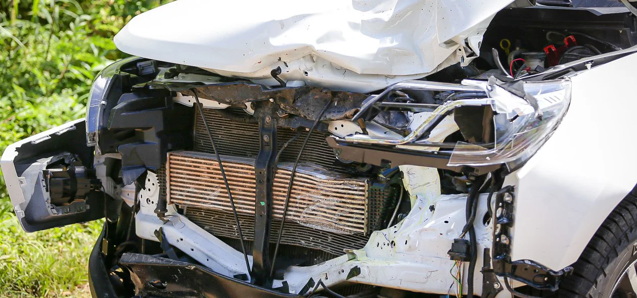Frente da S10 totalmente destruída