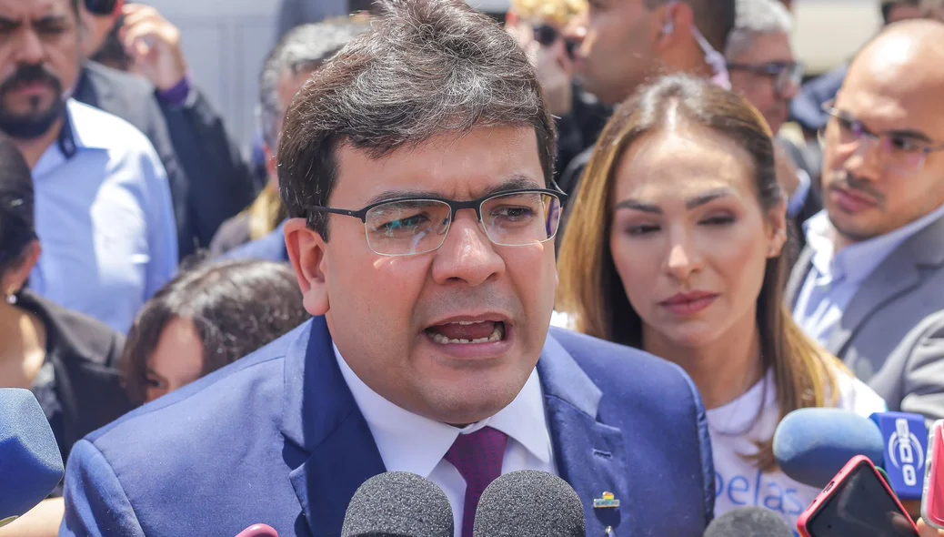 Governador Rafael Fonteles durante solenidade no karnak