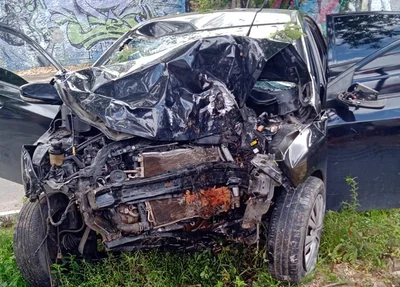HB20 ficou destruído
