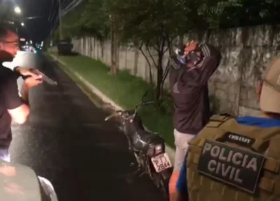 Homem é preso por conduzir motocicleta roubada