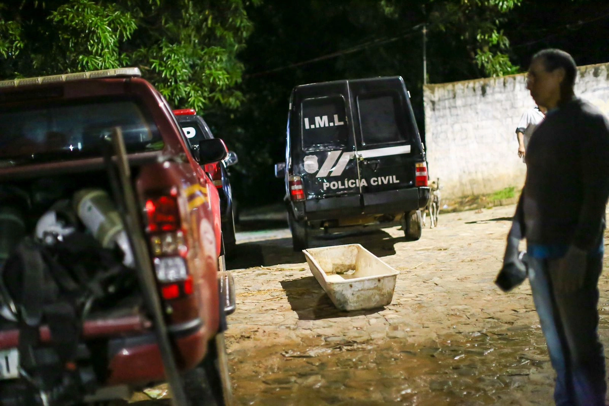 Instituto de Medicina Legal no local para remover o corpo