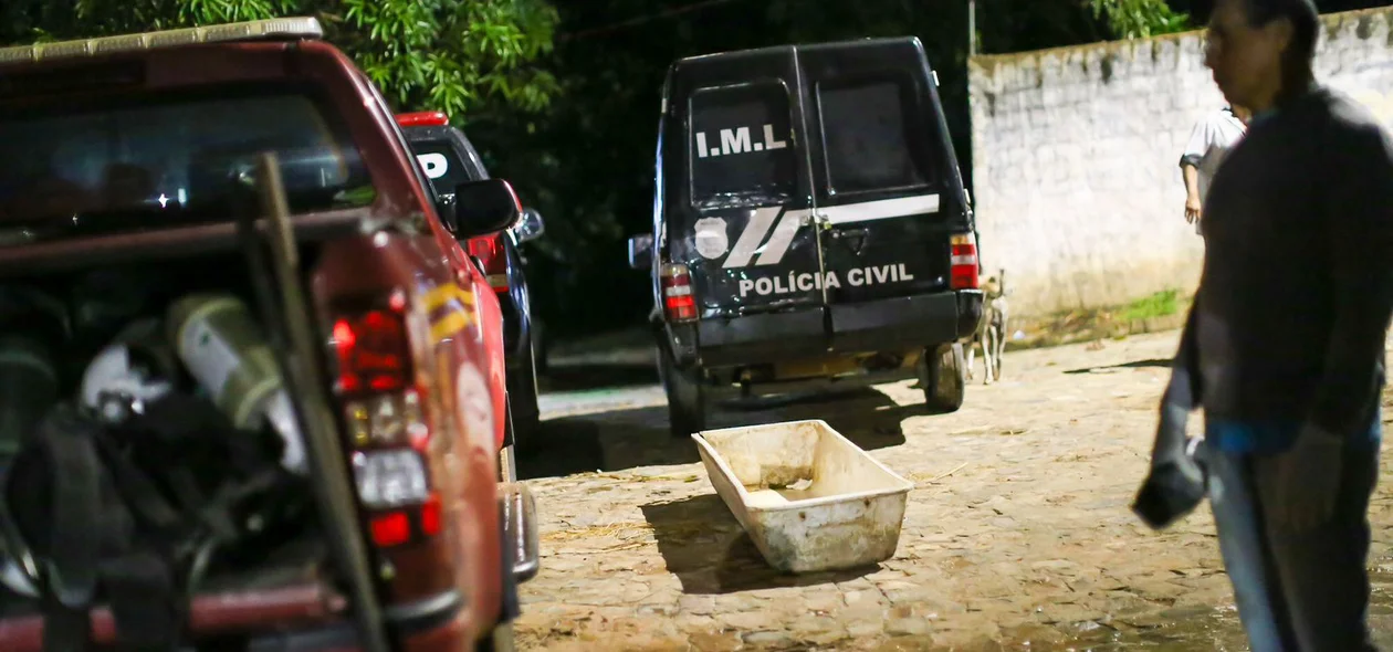 Instituto de Medicina Legal no local para remover o corpo