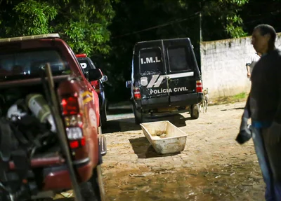 Instituto de Medicina Legal no local para remover o corpo