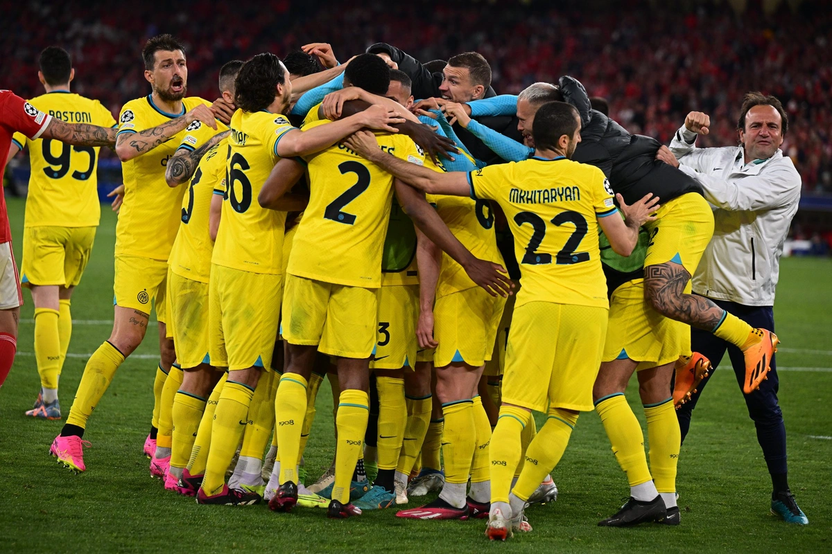 Inter de Milão comemoramdo gol sobre o Benfica na Champions League