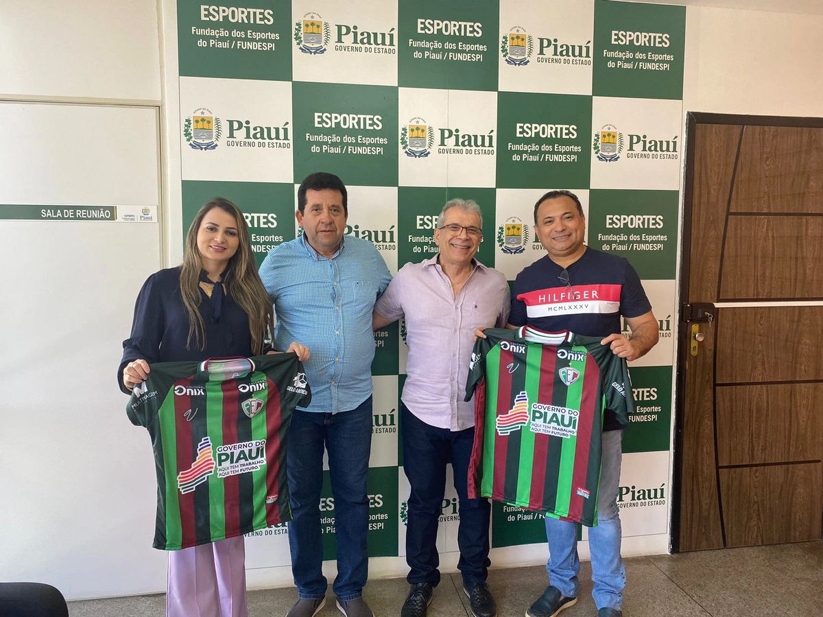 João Vicente e Evaldo Gomes ao lado de Josiene Campelo e Paulo Roberto da Iluminação